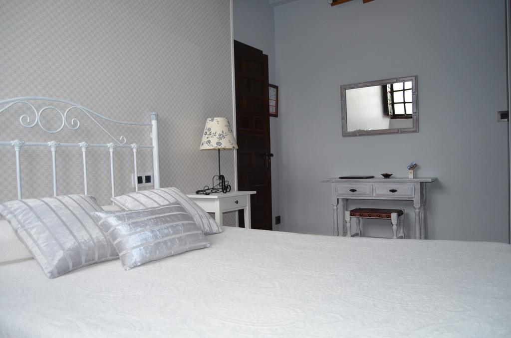 Posada Real La Montanesa Corrales De Buelna Номер фото