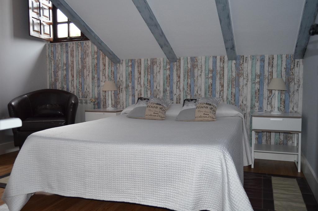 Posada Real La Montanesa Corrales De Buelna Экстерьер фото