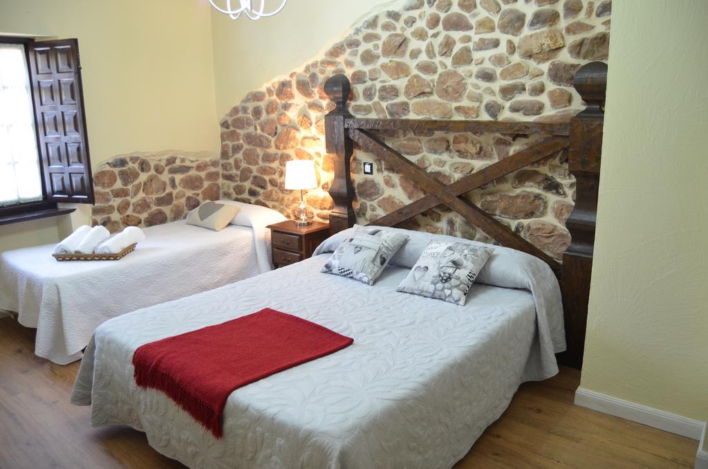 Posada Real La Montanesa Corrales De Buelna Экстерьер фото