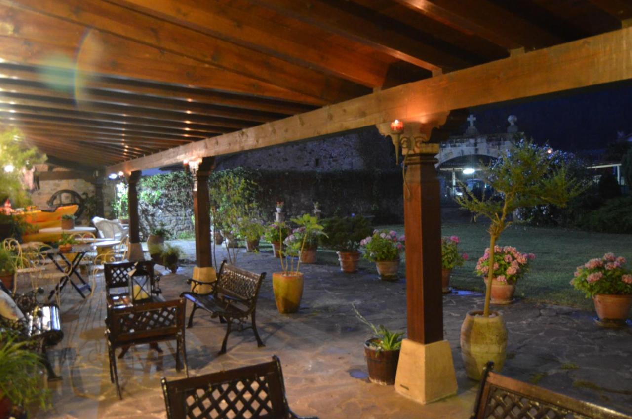 Posada Real La Montanesa Corrales De Buelna Экстерьер фото
